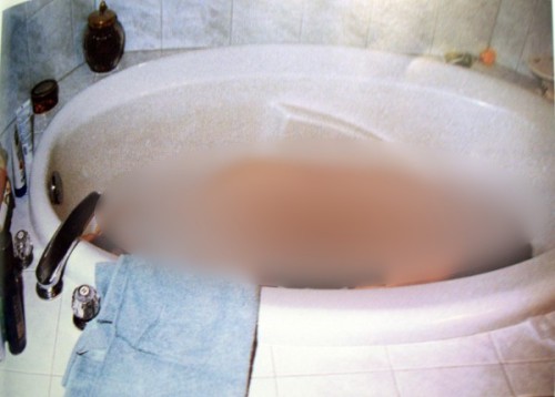 Kathleen Savio lies dead in her tub on March 1, 2004